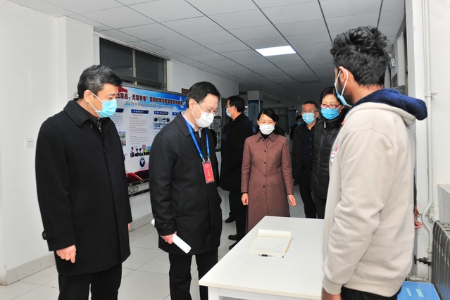 督查组到学生公寓检查督导