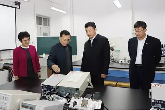 李明到生物科学与技术学院现场调研