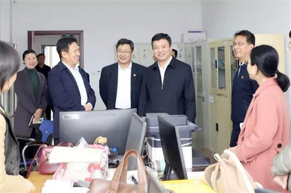 李明到外语系现场调研