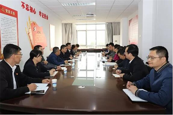 李明在生物科学与技术学院座谈交流