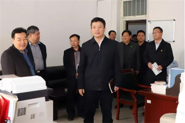 李明到继续教育学院现场调研