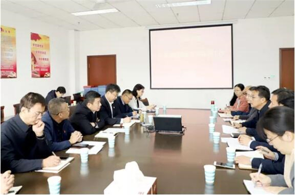 李明在外语系座谈交流