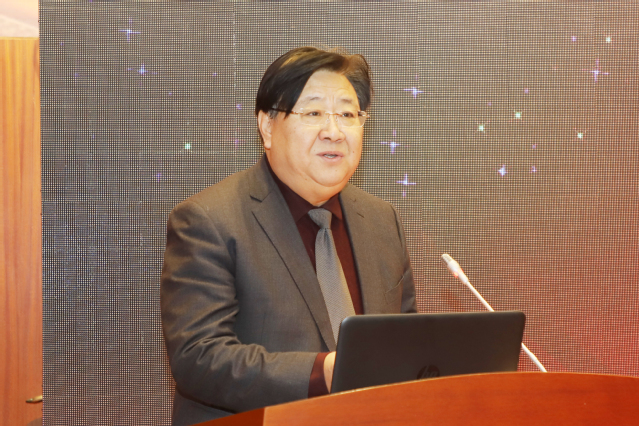 副校长孙宏伟主持开幕式