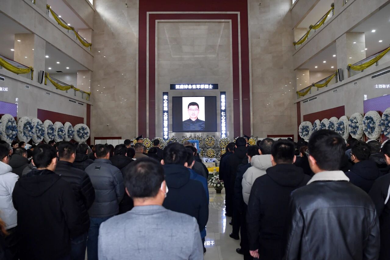 痛别英雄！张军桥烈士安葬仪式隆重举行