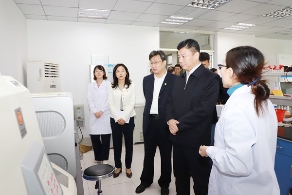 李明到麻醉学系现场调研