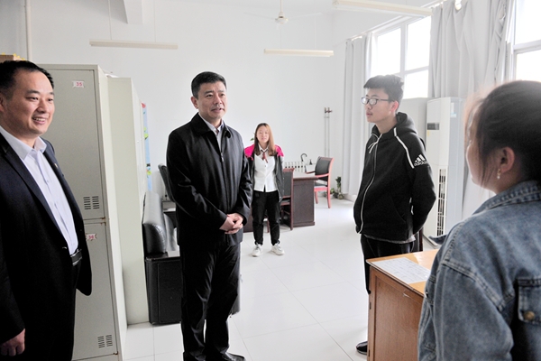 李明到护理学院现场调研