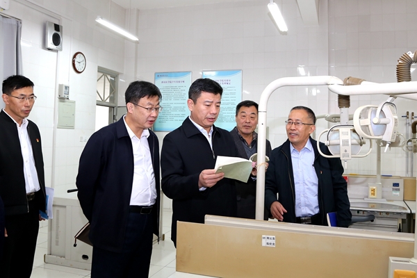 李明到口腔医学院现场调研