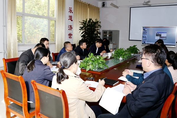 李明在口腔医学院座谈交流