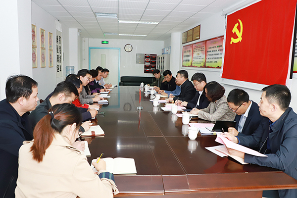 李明在药学院座谈交流