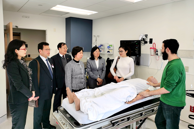 参观乔治华盛顿大学医学院 参观乔治华盛顿大学医学院