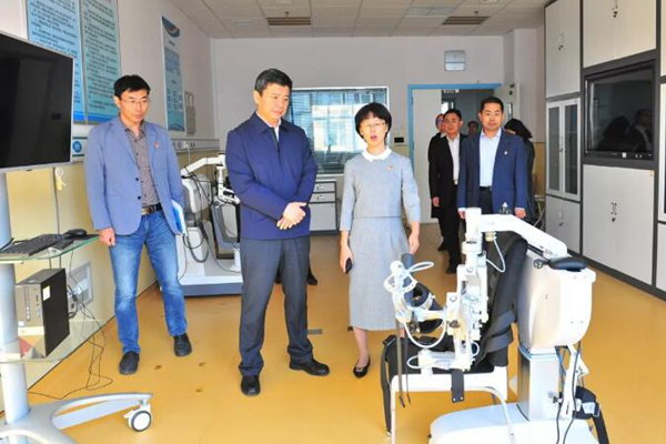 李明到康复医学院实验室现场调研 李明到康复医学院实验室现场调研