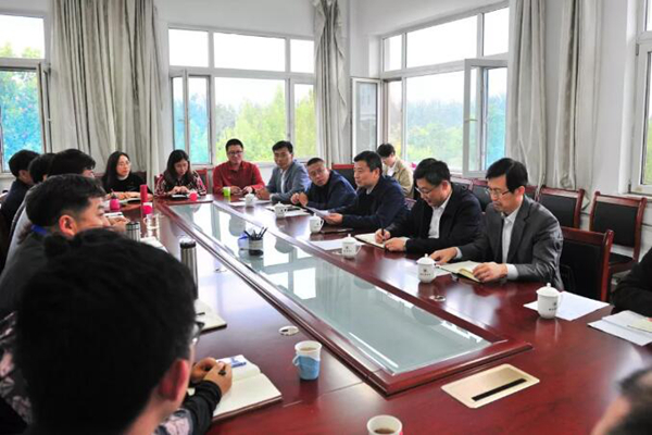 李明到公共课教学部座谈交流 李明到公共课教学部座谈交流