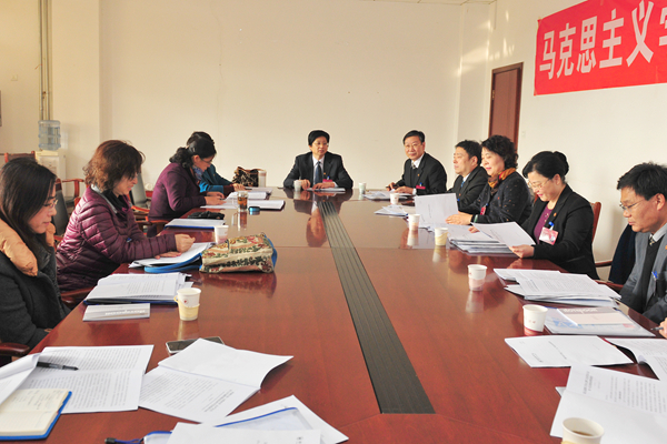 第四代表团讨论 第四代表团讨论