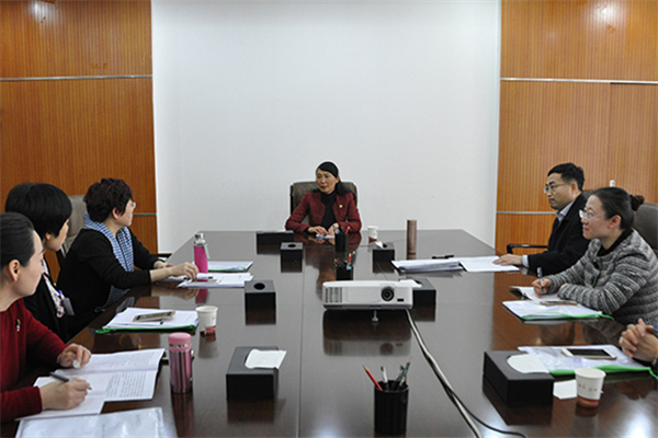 第九代表团讨论 第九代表团讨论