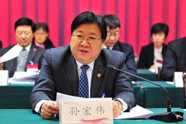 会主席团副主席、副校长孙宏伟主持会议 会主席团副主席、副校长孙宏伟主持会议