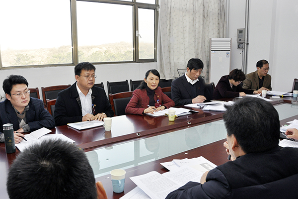 第六代表团讨论 第六代表团讨论