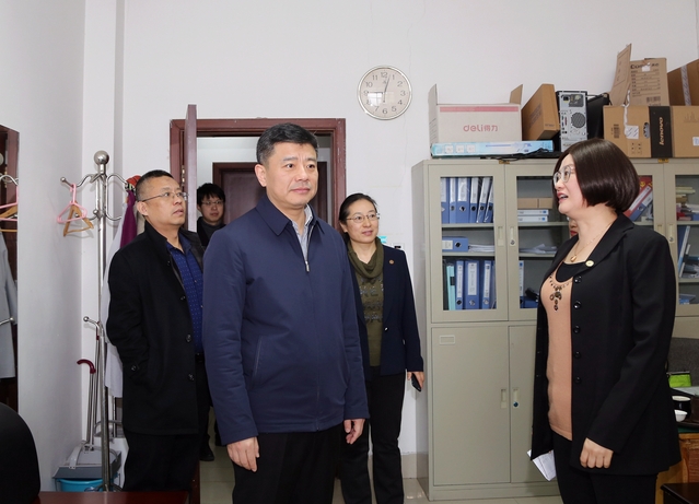 李明到审计处现场调研