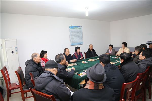 校党委副书记张潍华与离退休老同志座谈 校党委副书记张潍华与离退休老同志座谈