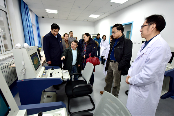 专家实地考察我校国家级临床医学虚拟仿真实验教学中心、康复医学实验实训中心