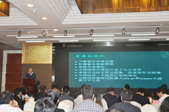 楚建民校友作报告