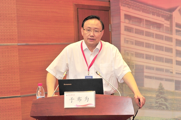 中国医师协会麻醉分会候任会长于布为教授致辞并作报告