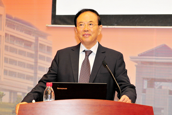 谢立信院士作报告 谢立信院士作报告