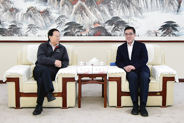 校党委书记石增立与谢立信院士座谈 校党委书记石增立与谢立信院士座谈