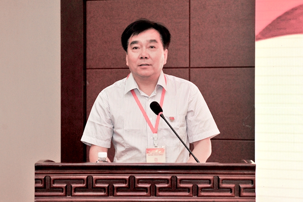 我校党委书记李欣章代表学校党委作经验交流报告