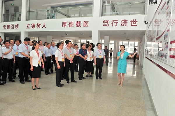 与会领导现场观摩我校临床医学院党委党建工作