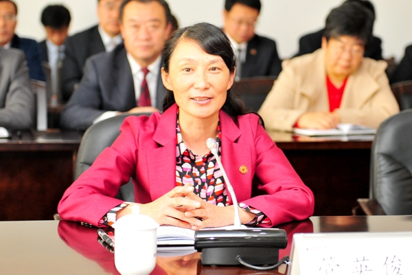 校长管英俊作表态讲话 校长管英俊作表态讲话