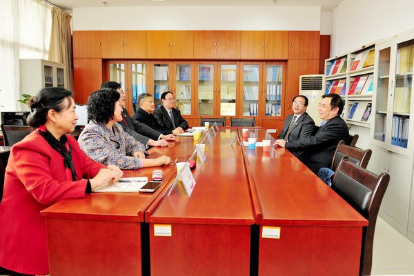 专家安利国主持召开教学督导专家座谈会 专家安利国主持召开教学督导专家座谈会