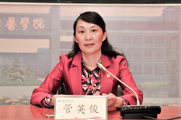 校长管英俊作教学工作报告