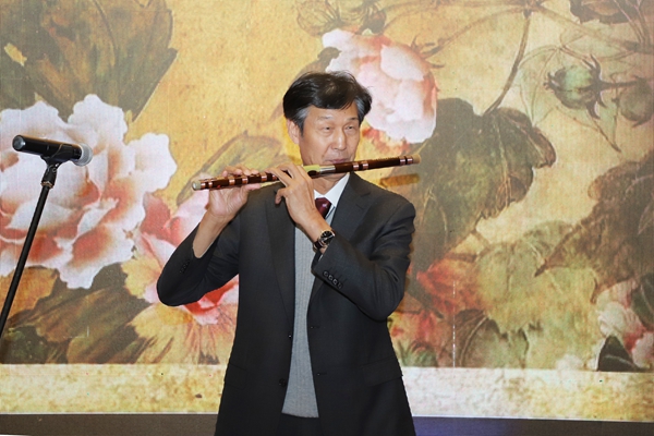 秦泗河教授笛子独奏《远方的朋友我们来相会》