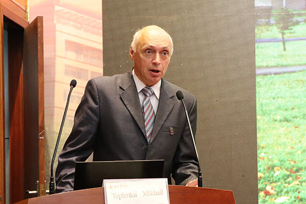 Teplenkii Mikhail教授作学术报告