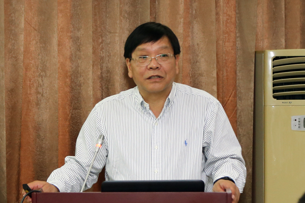 华跃进作专题报告 华跃进作专题报告