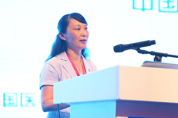 管英俊致欢迎辞