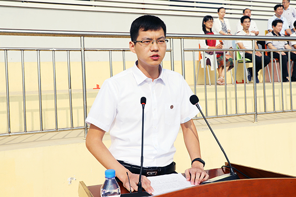 在校生代表、硕士研究生赵肖同学发言