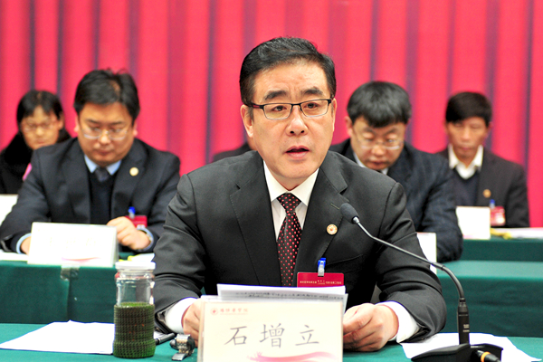 校党委书记石增立主持会议并讲话 校党委书记石增立主持会议并讲话