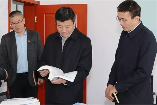 李明走访教学区域