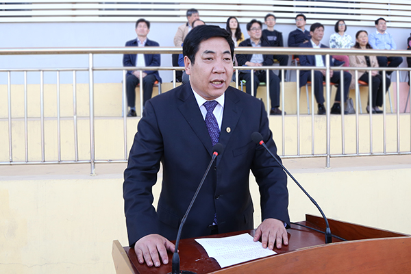 大会组委会主任、副校长井西学致闭幕词