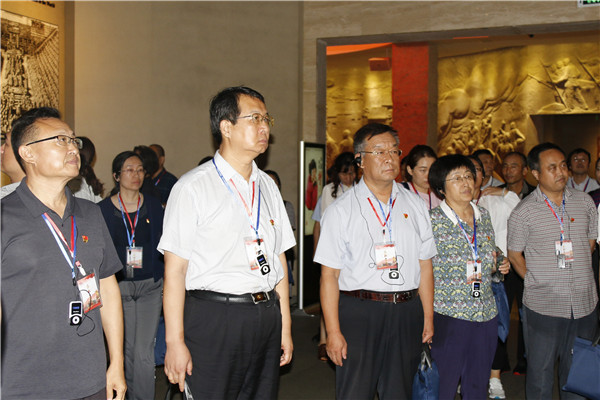 参观南湖革命纪念馆 参观南湖革命纪念馆