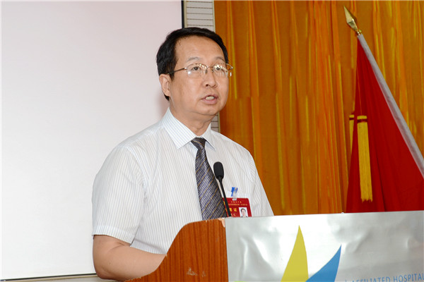 副校长、医院党委书记葛国文作报告 副校长、医院党委书记葛国文作报告