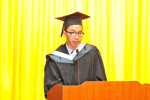 毕业生代表Pravin Rai发言