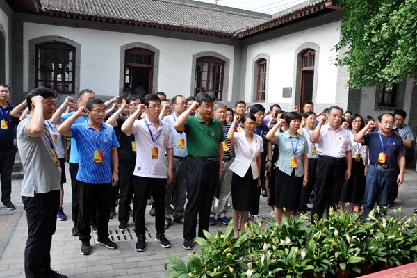 八路军驻西安办事处纪念馆重温入党誓词