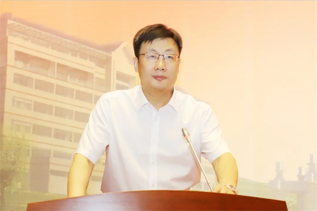 刘军主持会议 刘军主持会议