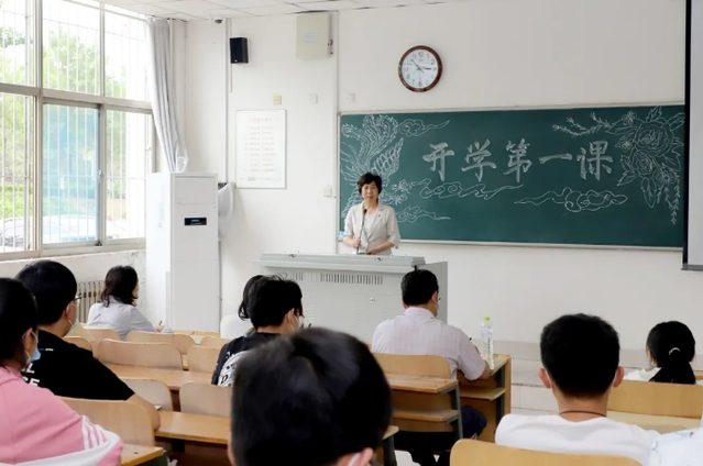 张潍华讲思政课 张潍华讲思政课