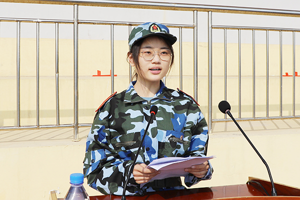 新生代表李超凡同学作表态发言