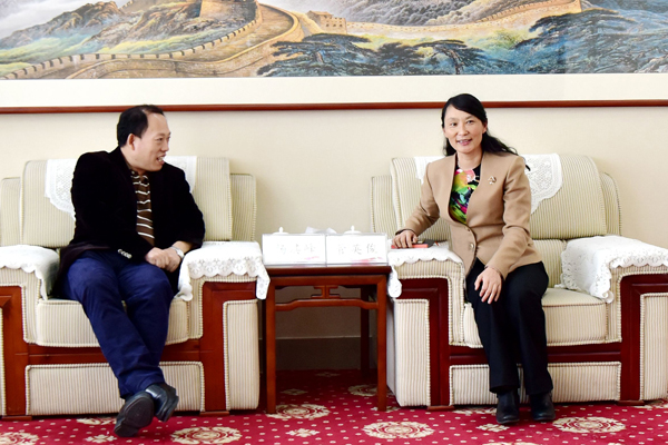 校长管英俊会见杨其峰教授 校长管英俊会见杨其峰教授