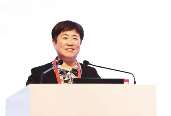 潍坊医学院生殖医院院长任春娥教授主持会议