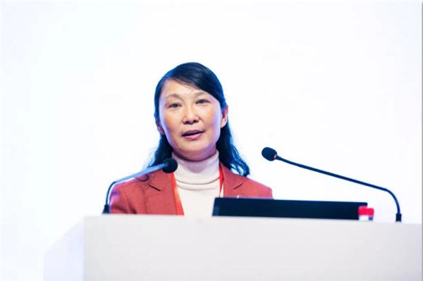 潍坊医学院院长管英俊教授致欢迎辞